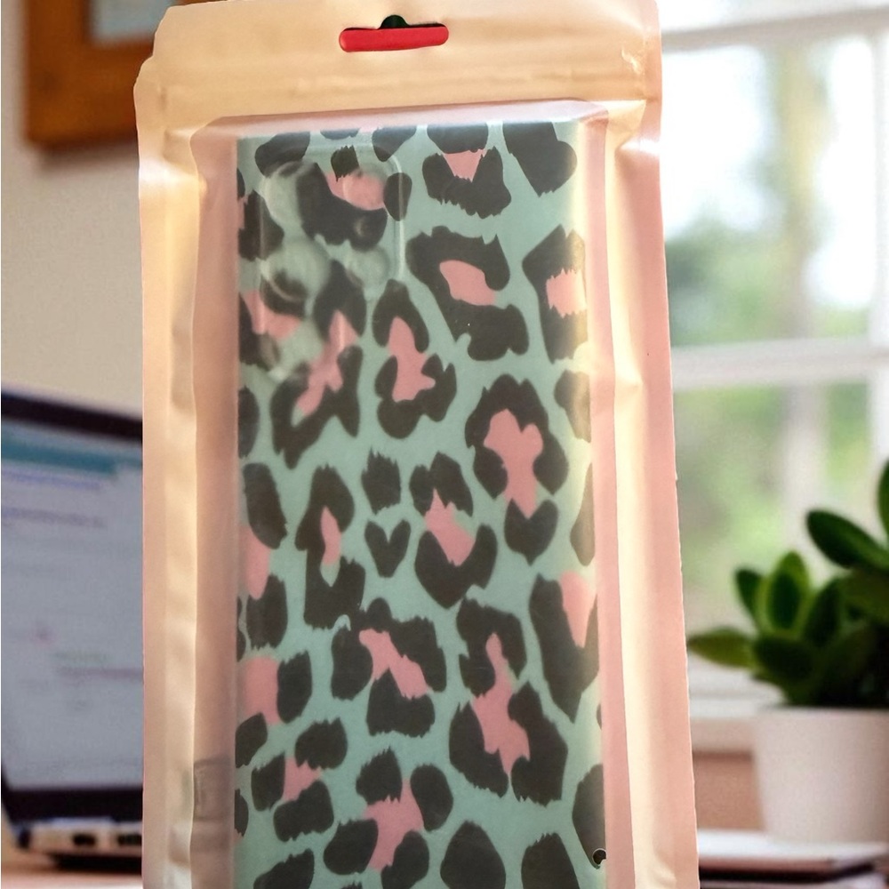 Source Unknown Wild Pattern Phone Case - Pink and Black Samsung s22ultra